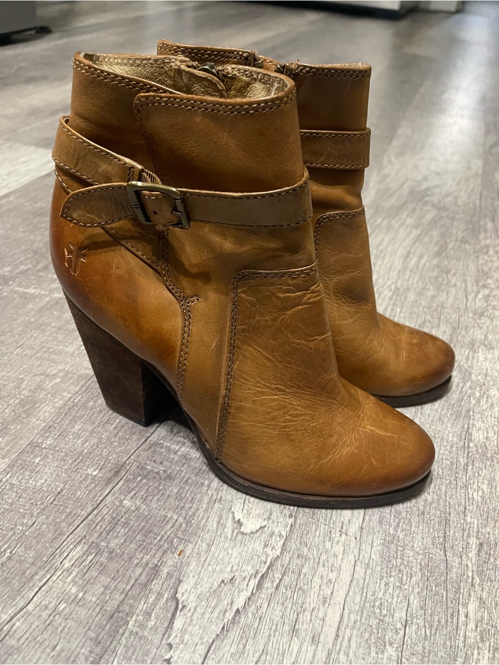 Frye ankle boos women’s size 7M please looks at pictures